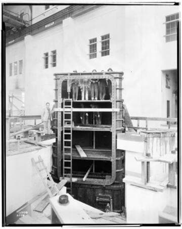 Long Beach Steam Station, Plant #3 - Installing condenser in Turbo Room
