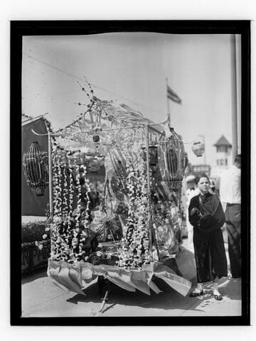 Chinese-themed float in the Ocean Park Baby Parade