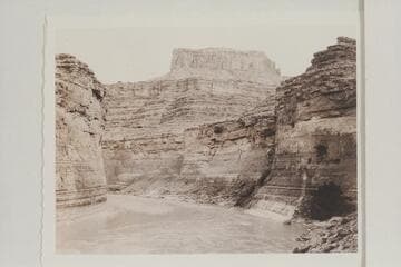 Vaseys Paradise.  Boats on beach above