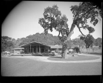 Hills, Mr. and Mrs. R. E., Jr., residence