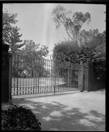 [Unidentified residence]