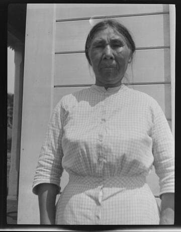 Portrait of unidentified Native American woman