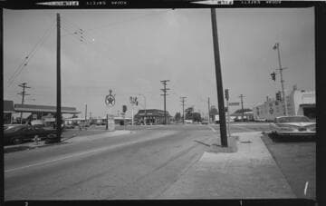 Distribution pole transition from single to double circuit in a residential community