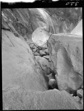 Big Creek - Mammoth Pool - General view of boulders in river bottom at downstream rock toe area