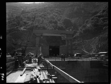 Big Creek - Mammoth Pool - Gantry crane from powerhouse side under erection