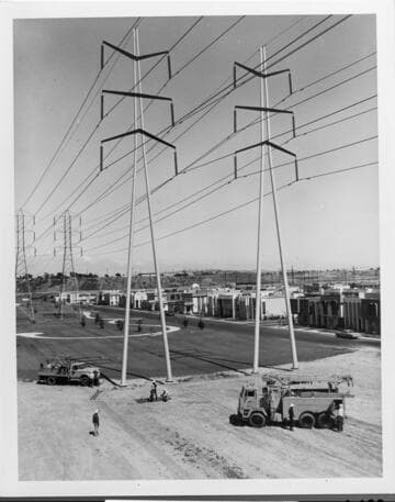 Edison crews install new Dreyfus-designed 220kV towers in El Segundo