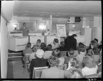 Electric cooking demonstration