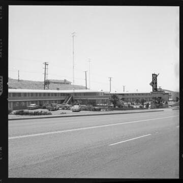 Barstow District : Main Street.Desert Inn Motel