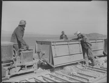 Industrial - Golden Queen Mine - Mojave - dumping ore