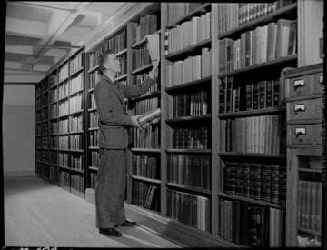Bob Marlett in Edison Library for Calif