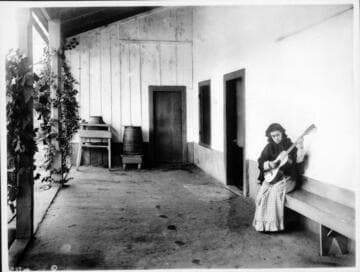 La Musica de la Guitarra at Camulos