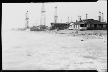 Oil Wells, Venice, Los Angeles. 1930