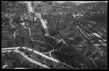 Aerial view of a residential area of Pasadena. 1913