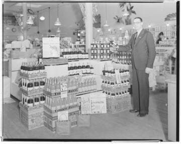 Model Grocery Company Welch's juice display, 60 West Colorado, Pasadena. 1939